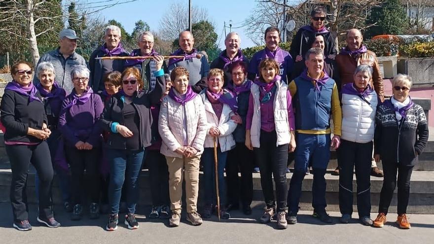 Integrantes del coro y responsables municipales, durante el acto celebrado de este pasado domingo.