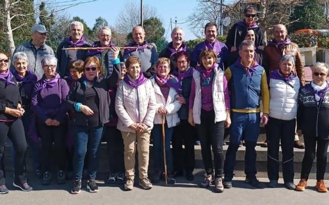 Integrantes del coro y responsables municipales, durante el acto celebrado de este pasado domingo.