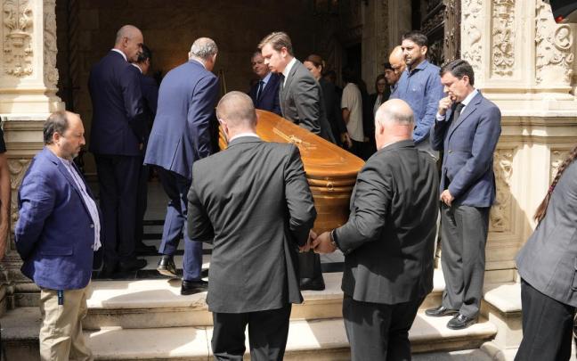 Llegada del féretro de la artista María Jiménez a la Capilla Ardiente instalada en el Ayuntamiento de Sevilla. Llegada del féretro de la artista María Jiménez a la Capilla Ardiente instalada en el Ayuntamiento de Sevilla.