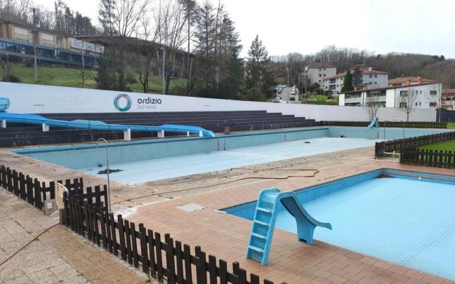 Piscinas exteriores del Polideportivo Majori de Ordizia.