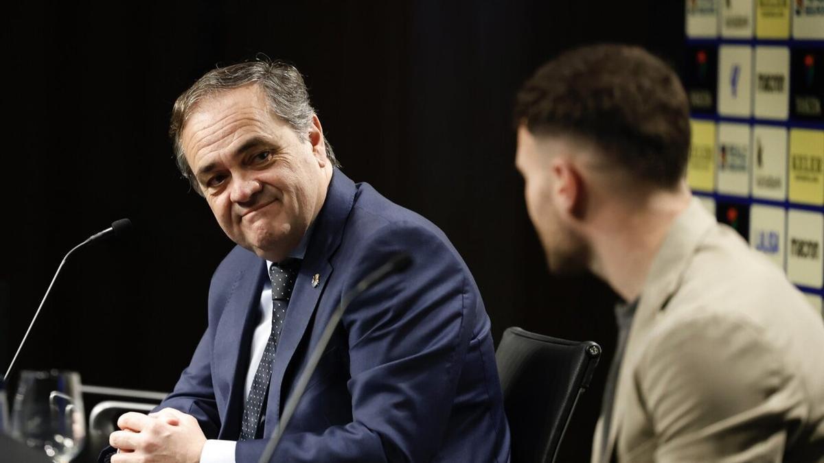 Jokin Aperribay, en la presentación de Javi Galán en Anoeta. / JAVIER COLMENERO