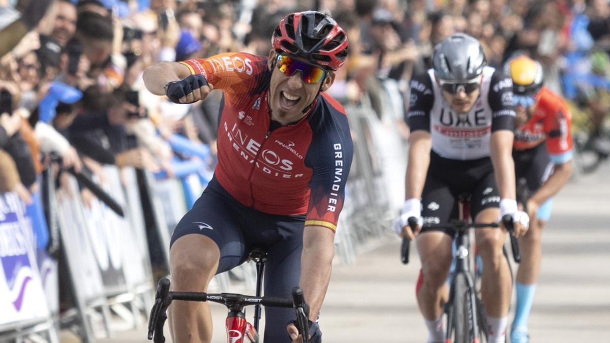 Omar Fraile celebra la victoria de etapa en la Vuelta a Andalucía.