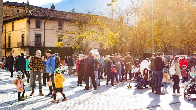 Una pasada edición de la feria solidaria Elkartasun Taupadak de Oñati.
