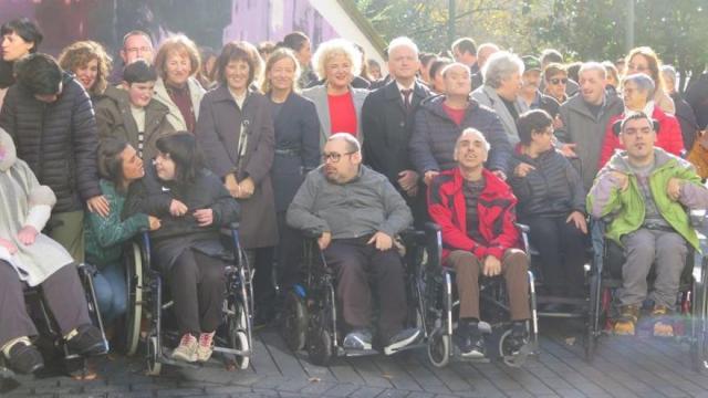 Mendoza, Peña eta Luqui, Aspaceko erabiltzaileekin, senideekin eta langileekin.