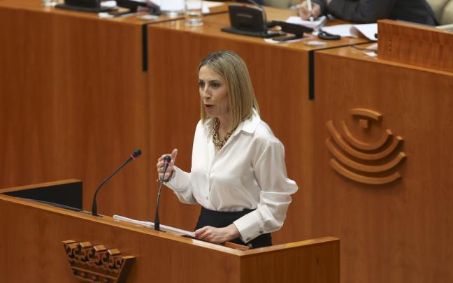 María Guardiola expone su programa de gobierno en su discurso en la Asamblea de Extremadura.