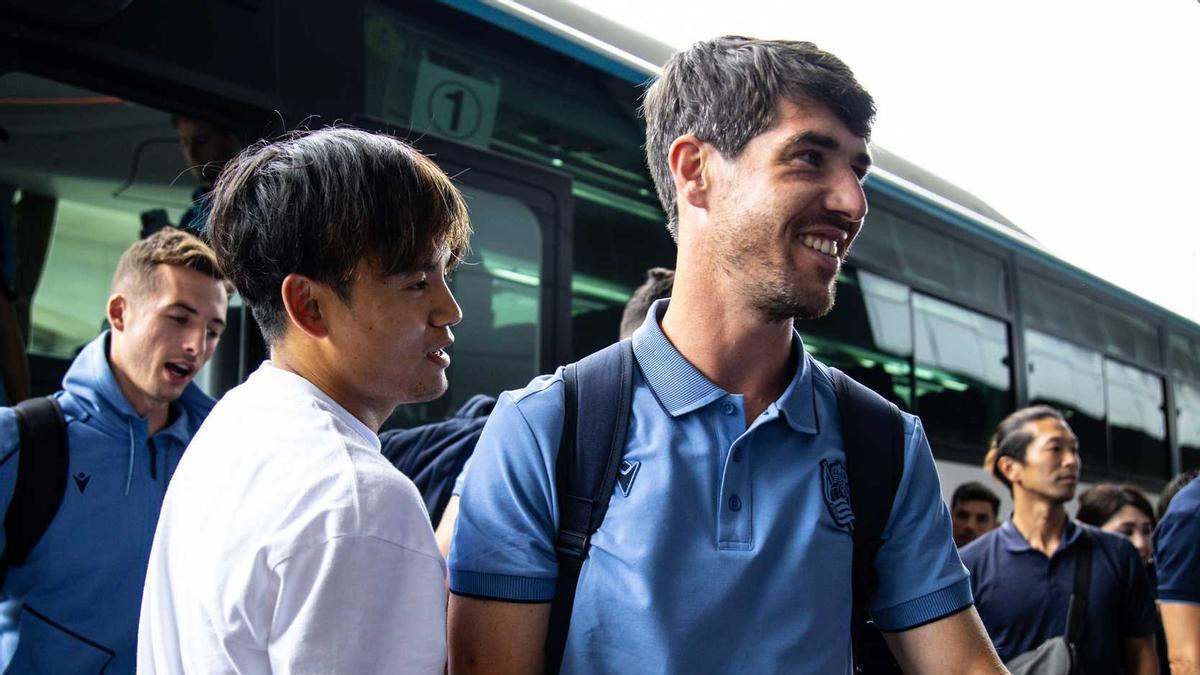 Take Kubo y Aritz Elustondo, en Nagasaki, durante la gira de la Real Sociedad por Japón. REAL SCOIEDAD