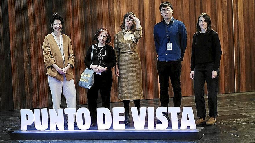 Los directores y directoras participantes en la jornada de ayer del Festival Punto de Vista. | FOTO: IBAN AGUINAGA