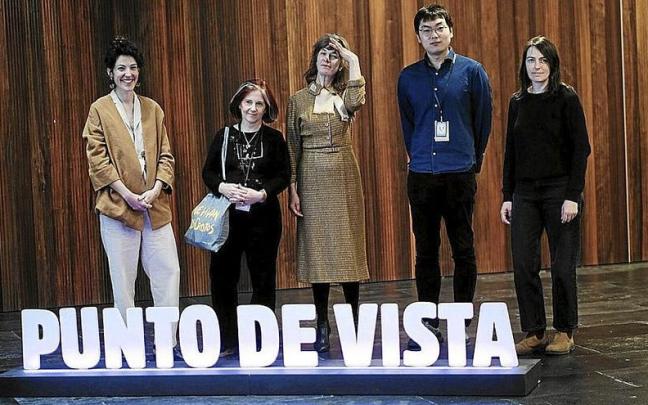 Los directores y directoras participantes en la jornada de ayer del Festival Punto de Vista. | FOTO: IBAN AGUINAGA