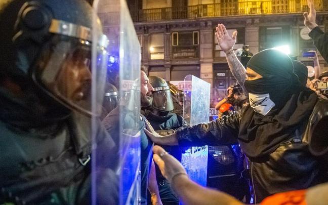 Los Mossos intervienen contra los manifestantes en la sexta jornada de protestas en Barcelona contra la sentencia del Supremo por el 'procés', 19 de octubre de 2019. / EP Los Mossos intervienen contra los manifestantes en la sexta jornada de protestas en Barcelona contra la sentencia del Supremo por el 'procés', 19 de octubre de 2019.