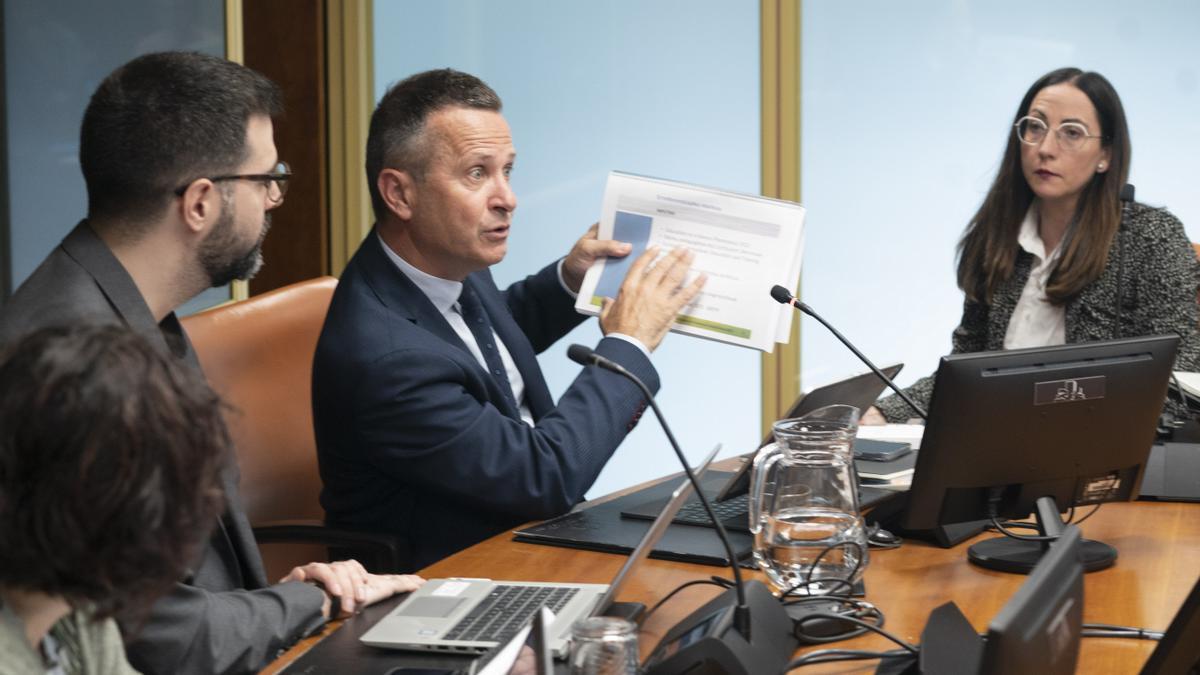 El consejero de Educación, Jokin Bildarratz, durante su comparecencia parlamentaria