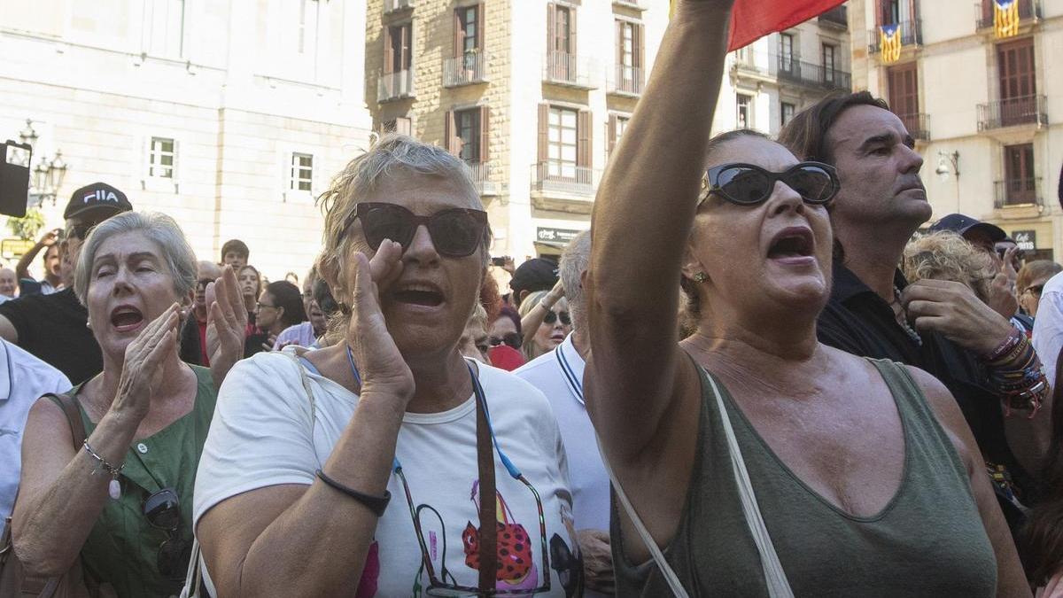 Manifestantes antiindependentistas han impedido recordar a las víctimas del terremoto de Marruecos.