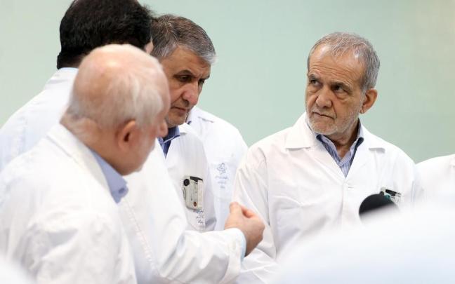 Pezeshkian, presidente de Irán, en el Centro Nacional del Sistema de Seguridad Nuclear.