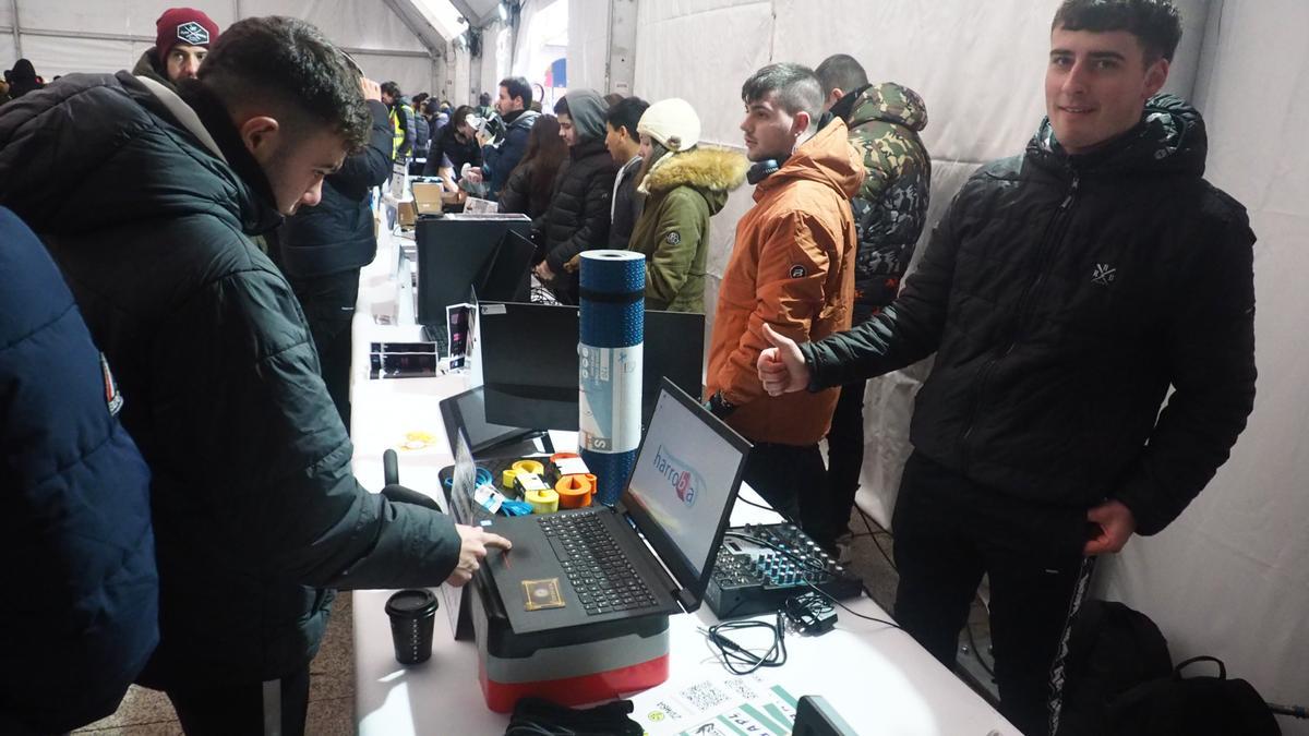 Cada edición de la feria registra proyectos de mayor complejidad y calidad diseñados y desarrollados por los propios alumnos