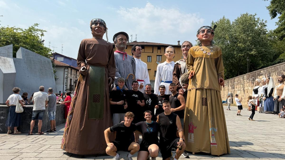 Las fiestas de Andra Mari del año pasado fueron testigo de la incorporación de la mujer pelotari a la comparsa.