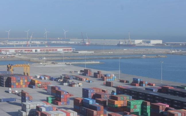 Contenedores en la terminal de carga de Santurtzi. Contenedores en la terminal de carga de Santurtzi.