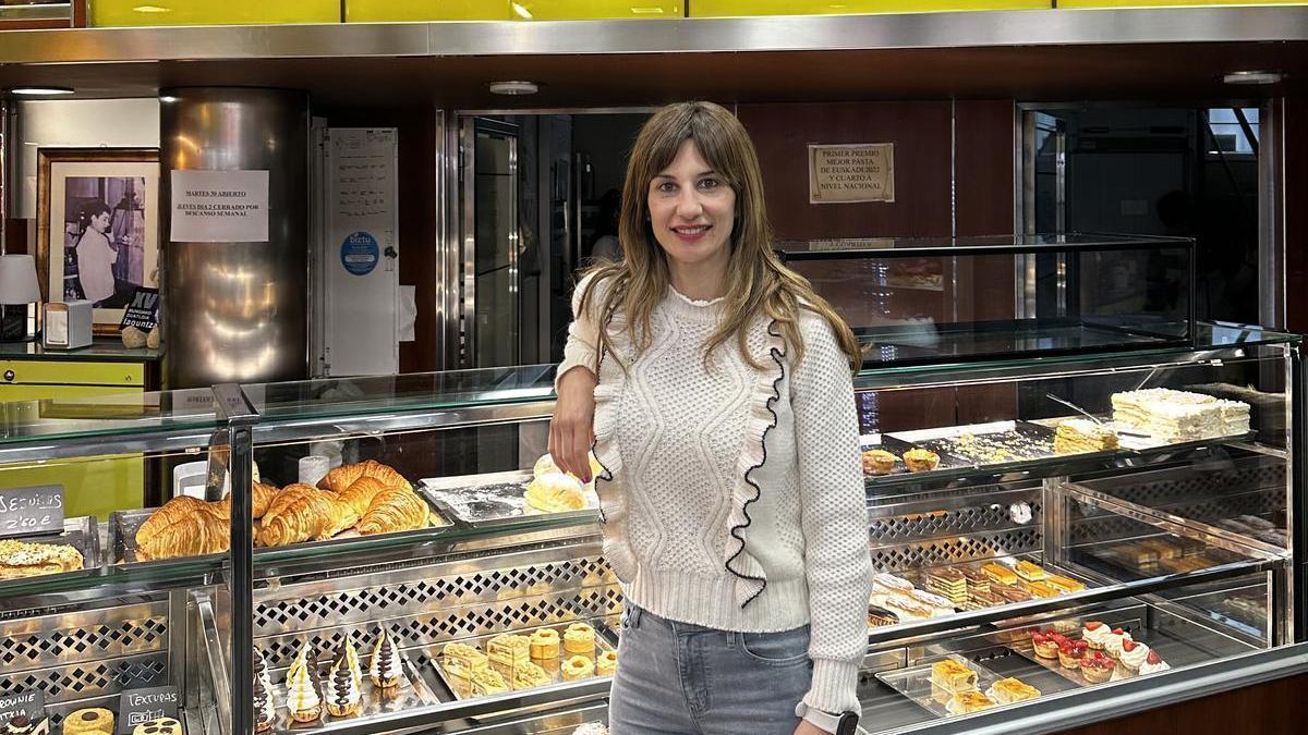 Jone Markaida lidera la pastelería Leku Ona de Mungia.