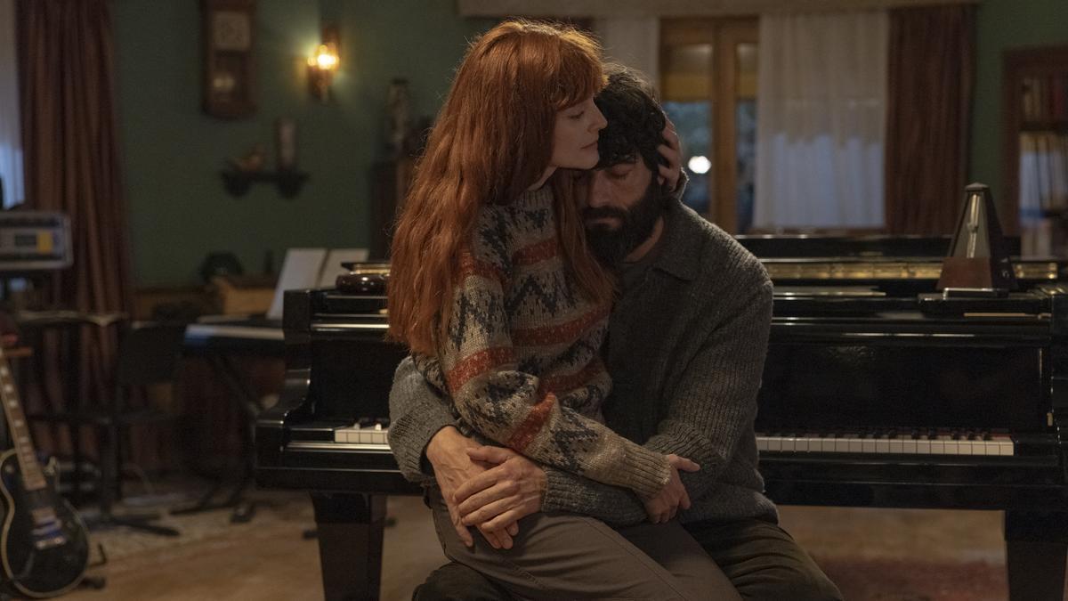 Ana Polvorosa y Javier Rey, en una escena de ‘La última noche en Tremor’