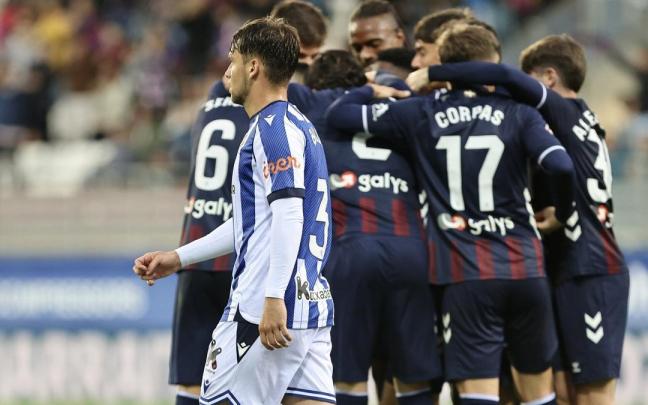 El partido liguero entre Eibar y Sanse. JAVIER COLMENERO