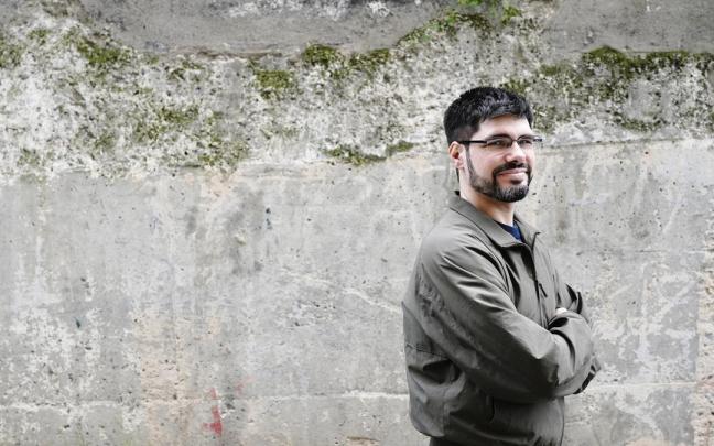 Lander Martínez, fotografiado en una calle de Bilbao durante la entrevista.