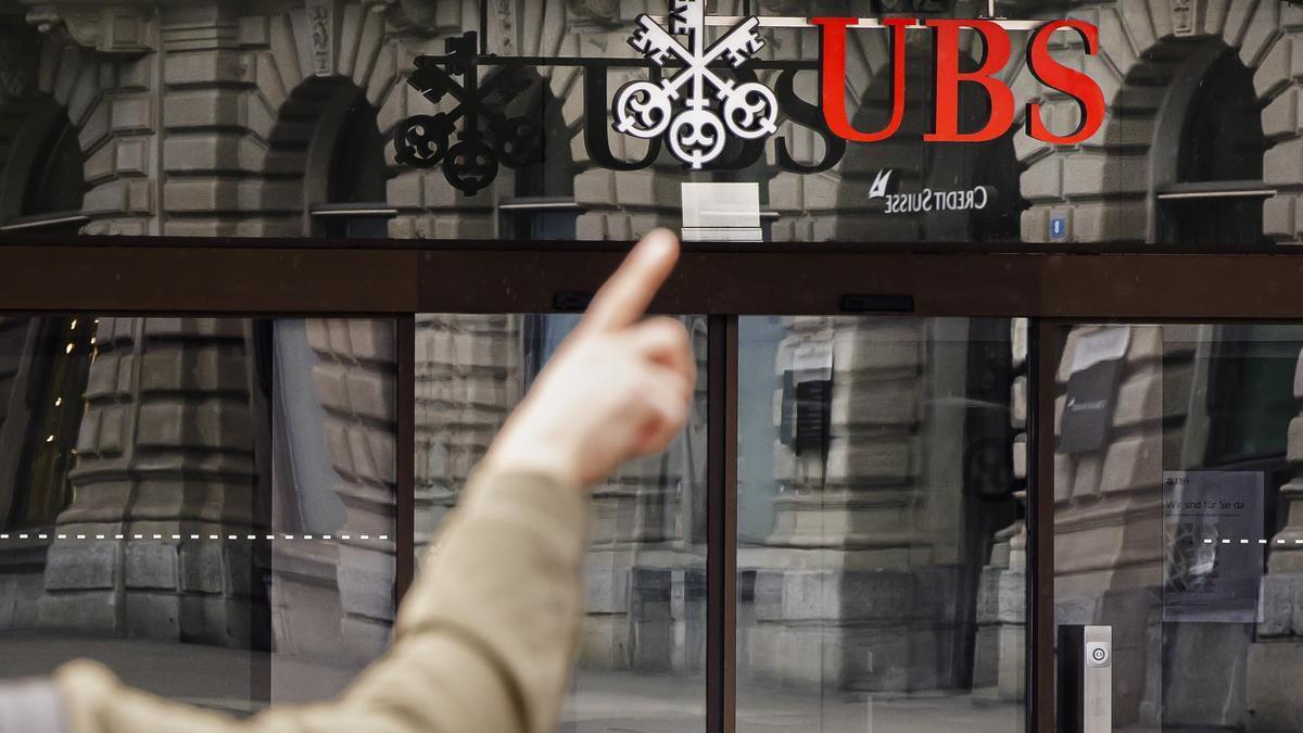 UBS pactó la compra de Credit Suisse por 2.000 millones de dólares.