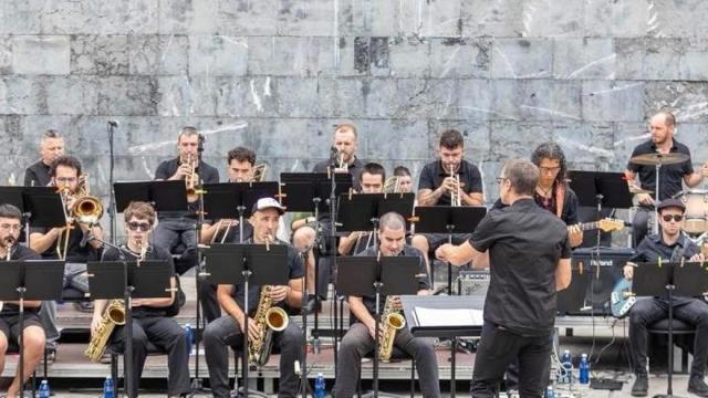 La Big Band de Arrasate Musikal durante el concierto ofrecido dentro de la programación del Big Band Eguna.