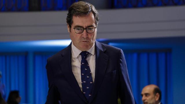 El presidente de la patronal CEOE, Antonio Garamendi, a su llegada a un desayuno informativo.