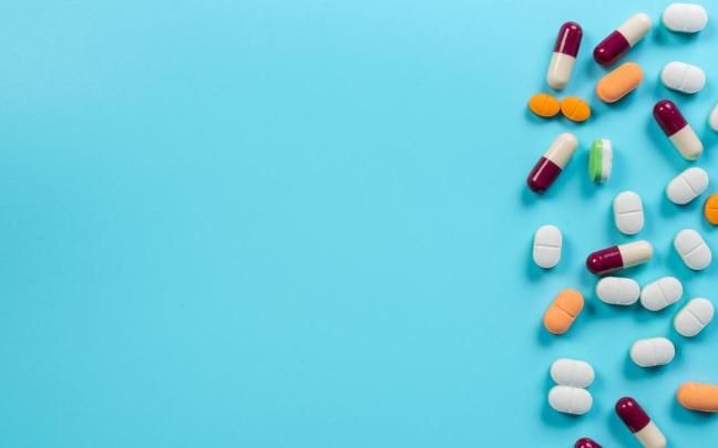 Antibiótico en forma de cápsulas y comprimidos.