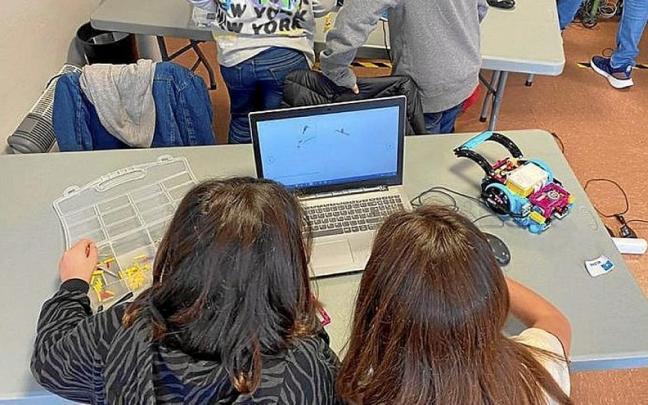 Aurreko edizioetako GazteTEK tailerren argazki bat.