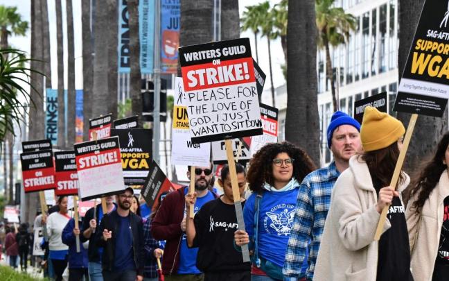 Huelga de guionistas de Hollywood, movilización sin precedentes desde 2007.