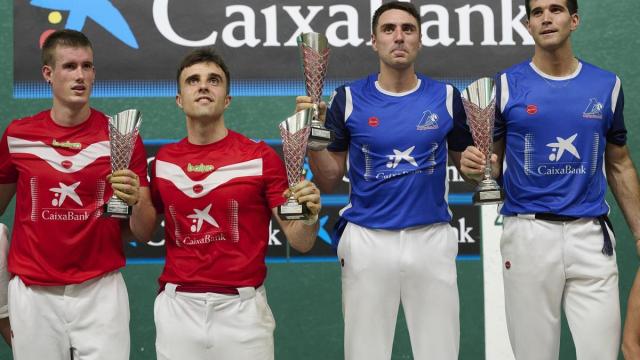En imágenes: Peio Etxeberria y Zabaleta, campeones del Torneo San Fermín al apabullar a Peña II-Mariezkurrena II en el Labrit. / Iñaki Porto En imágenes: Peio Etxeberria y Zabaleta, campeones del Torneo San Fermín al apabullar a Peña II-Mariezkurrena II en el Labrit.