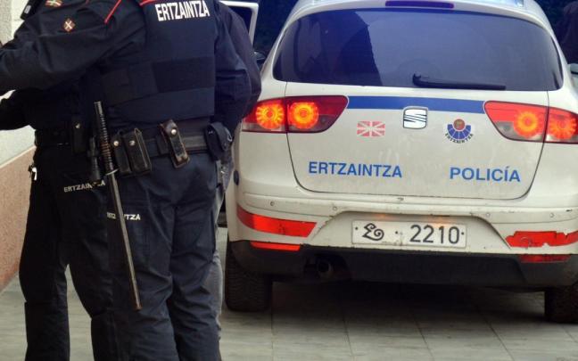 Coche de la Ertzaintza.