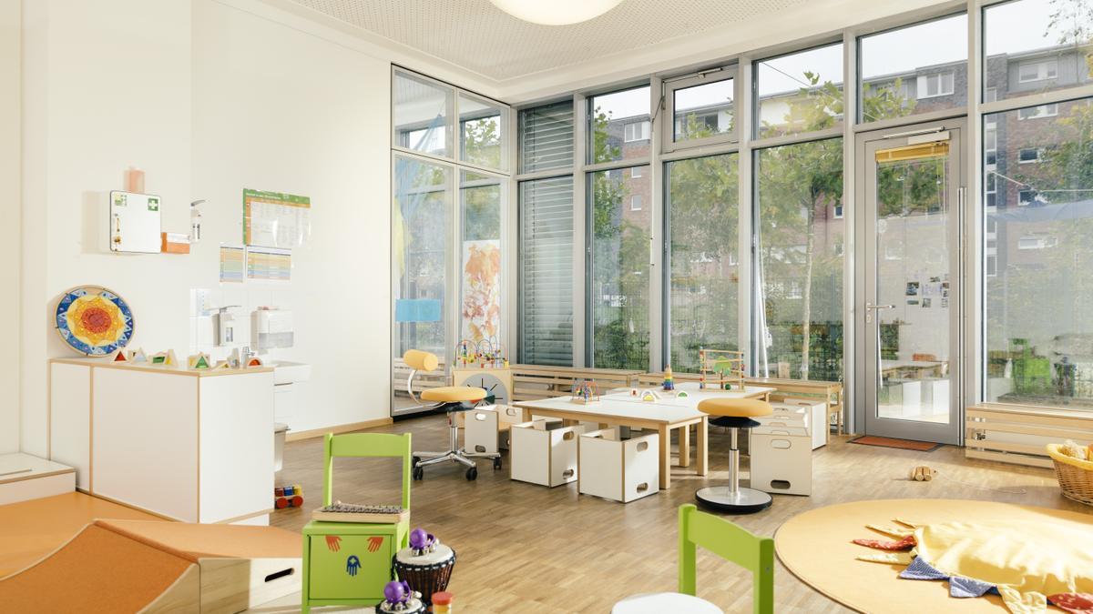 La luz que entra por las ventanas influye en el ambiente que se genera en el ambiente escolar.