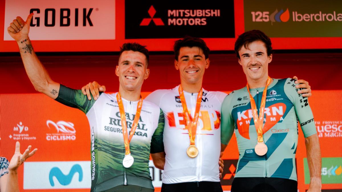 Marcel Camprubí, campeón, con Joel Nicolau, segundo, y el navarro Urko Berrade, tercero.