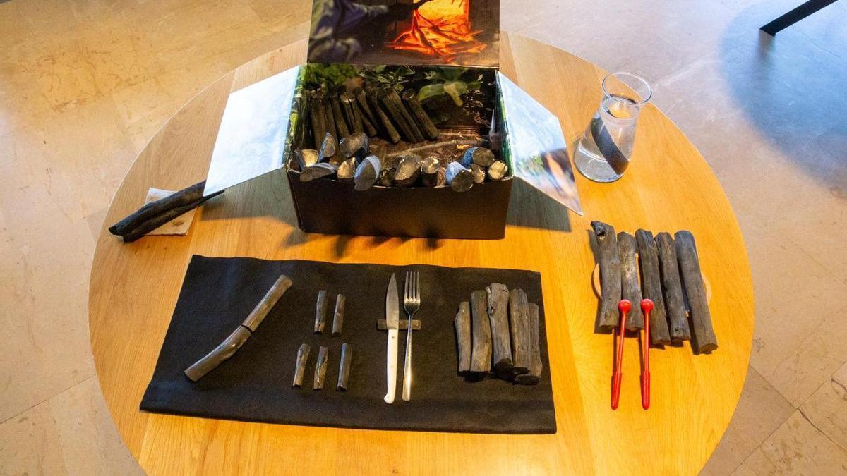 Exposición de carbón Binchotan.