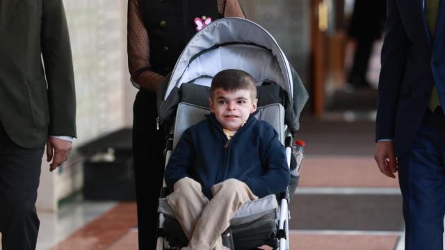 Leo García, el joven sevillano de 12 años afectado por epidermólisis bullosa, enfermedad genética rara y sin cura, la conocida como piel de mariposa.