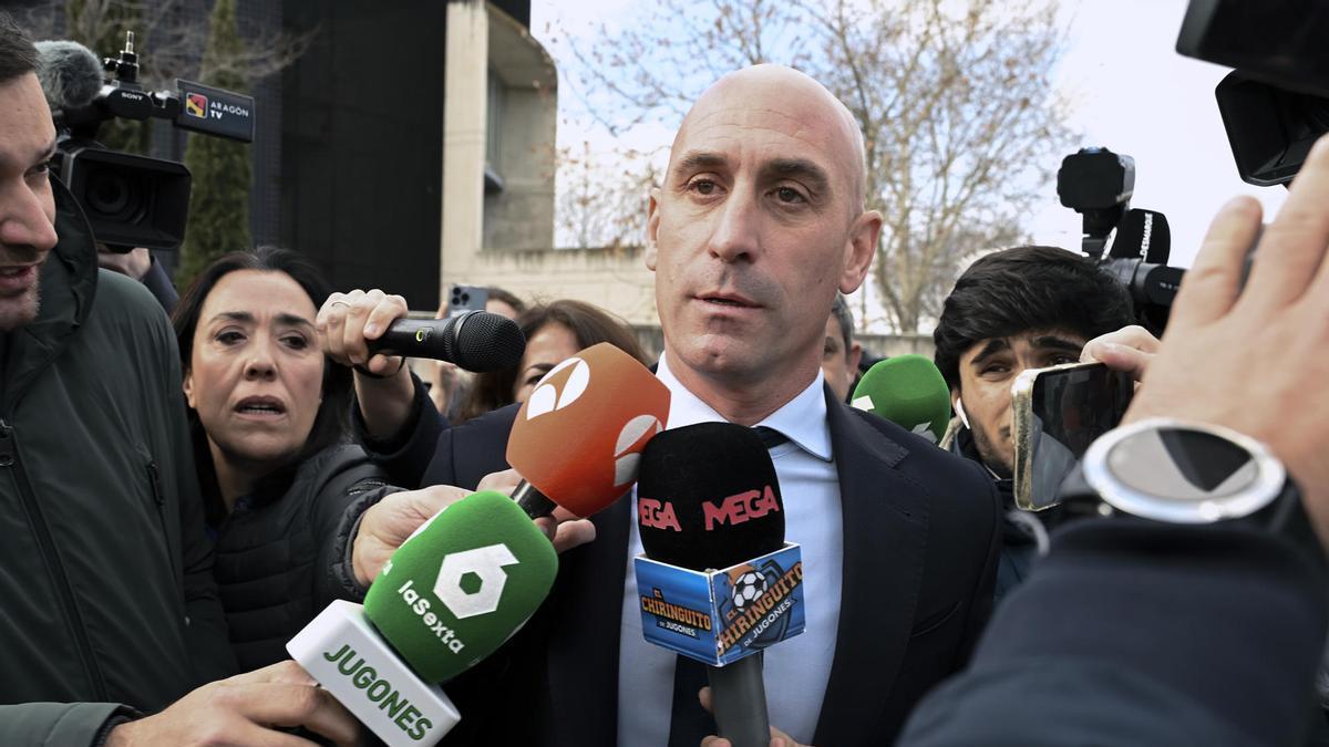 El expresidente de la RFEF, Luis Rubiales, a su salida de los juzgados.
