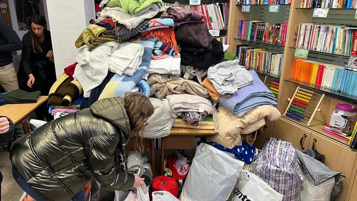 Una academia de Campanar se organiza para recoger ropa y comida para los afectados por el incendio.