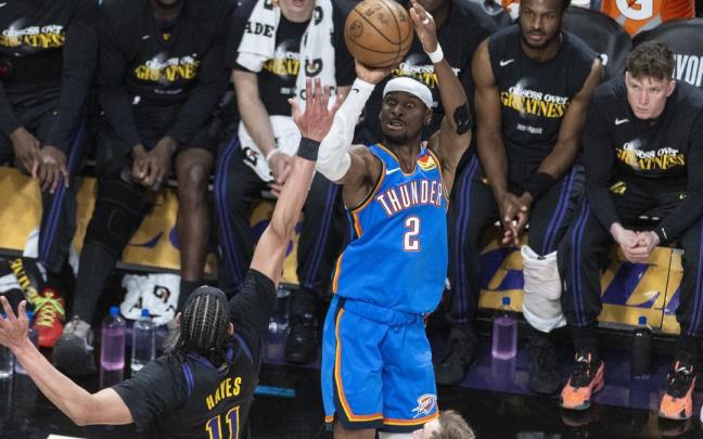 El jugador de baloncesto Shai Gilgeous-Alexander, durante el partido contra los Lakers de playoff.