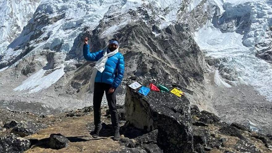 Miguel Ángel Roldán, aquejado de la esclerosis lateral amiotrófica, alcanzó el campo base del Everest.