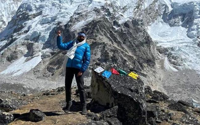 Miguel Ángel Roldán, aquejado de la esclerosis lateral amiotrófica, alcanzó el campo base del Everest.