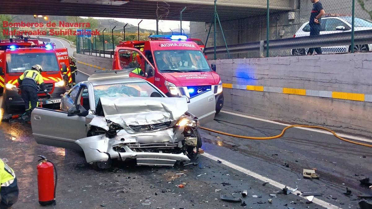 Bomberos y ambulancia, en el lugar del suceso.