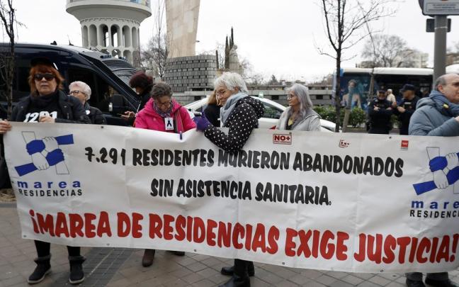 Protesta contra la gestión de las residencias durante la pandemia en la Comunidad de Madrid.