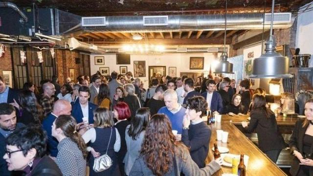 El lehendakari, Imanol Pradales, en un encuentro social en la euskal etxea de Nueva York