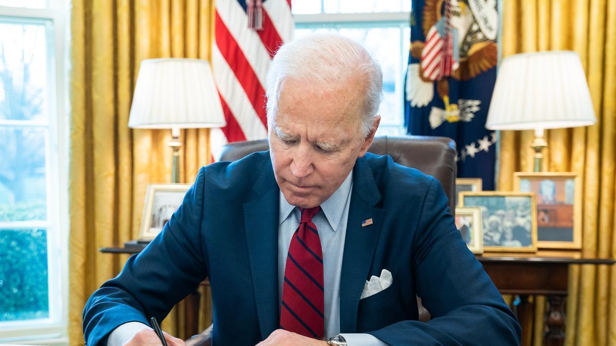 Joe Biden en el despacho oval en una imagen de archivo.