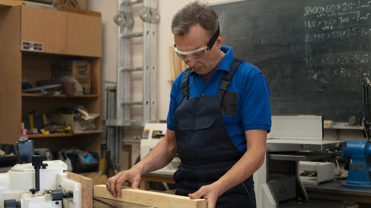La automatización de muchas labores está llevando a la pérdida de empleos en sectores productivos asociados a la clase media.