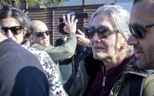 La exjefa de ETA Soledad Iparraguirre, 'Anboto', al salir de prisión en régimen de semilibertad el 24 de marzo.