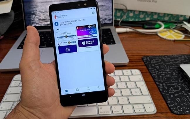 La aplicación 'Patrika Digitala', que permite alojar tarjetas identificativas en el móvil, llega a 160.000 descargas.