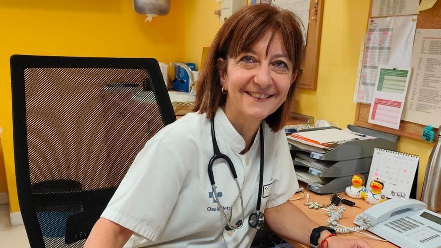 La doctora Carmen Castellano, en su consulta de Aranbizkarra I