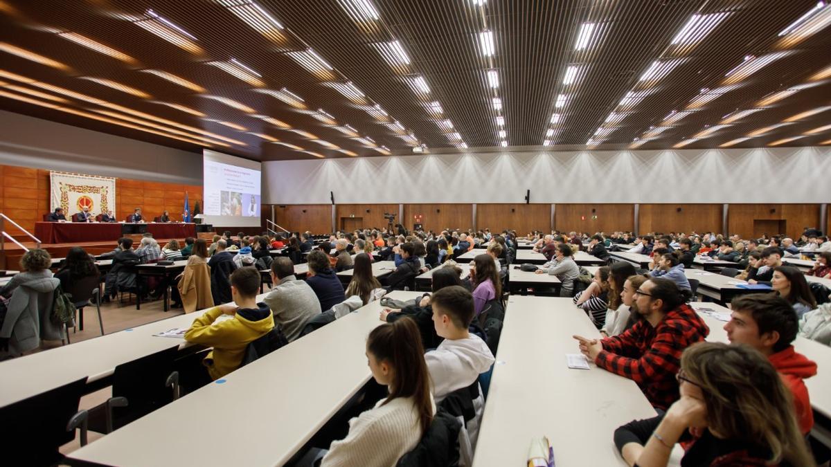 Estudiantes, en una de las charlas de la primera Jornada de Puertas Abiertas de la UPNA