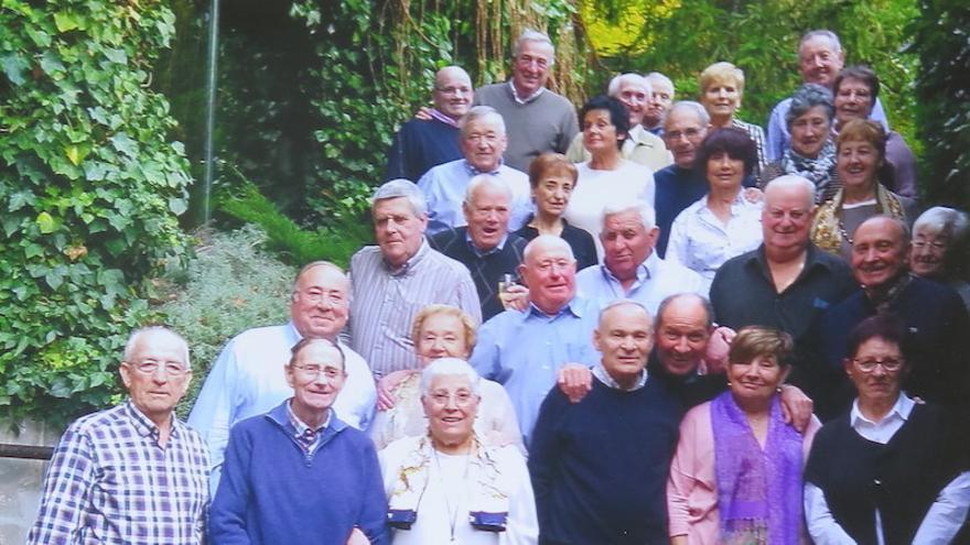 Urretxuarras y zumarragarras nacidos en 1944, en una fiesta anterior.